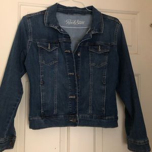 Old Navy/ Rock Star woman’s Jean jacket. Size small. Great condition!